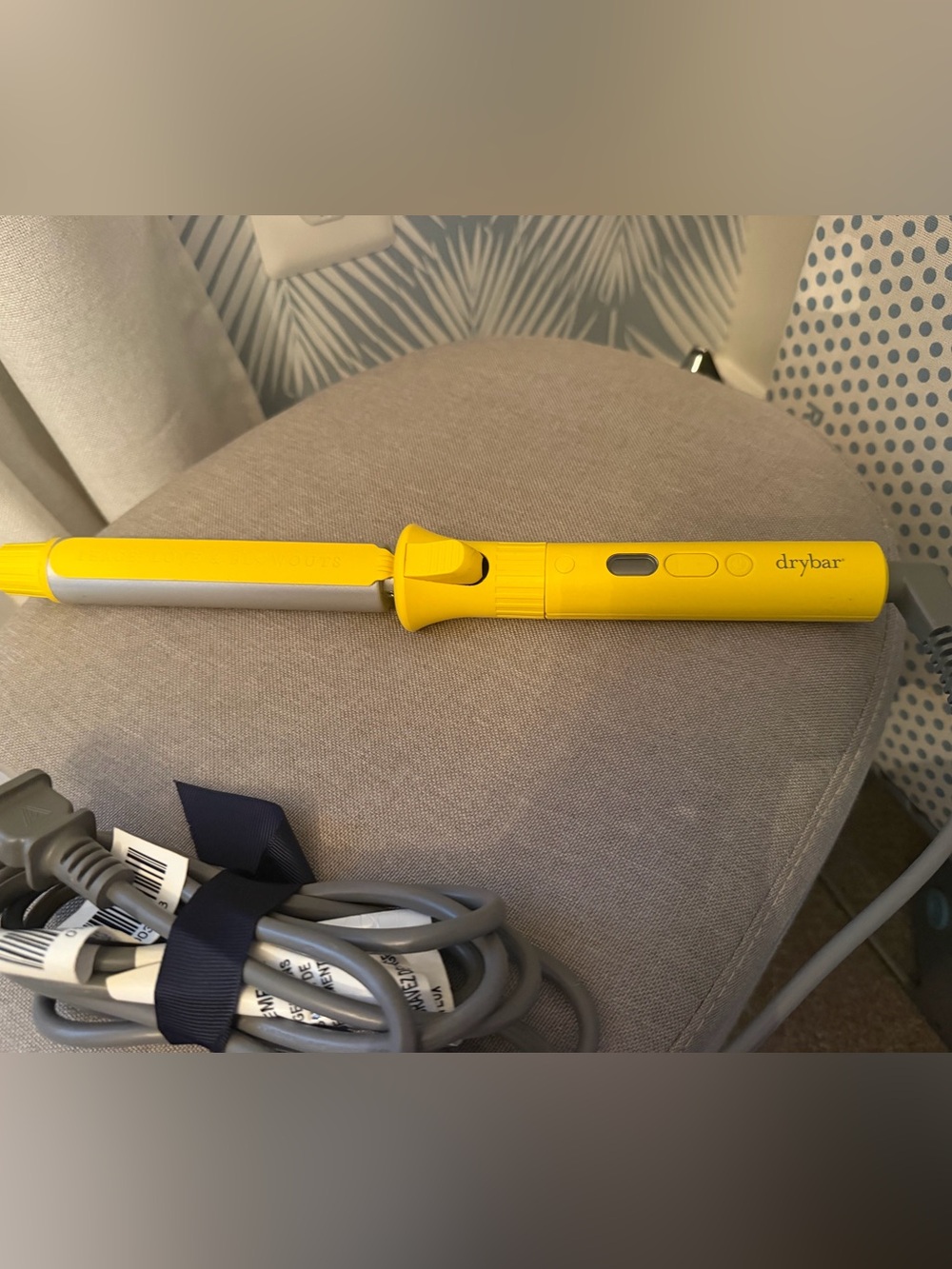 Drybar 3 day Bender 1” curling Iron - like new
